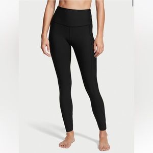 NWT Victory Secret Studio Knockout Leggings 7/8 Length